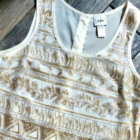 DAYTRIP [by Buckle] White sequin front Tank/Top, Small. - Picture 3 of 7